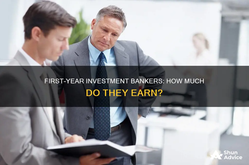 what do first year investment bankers make